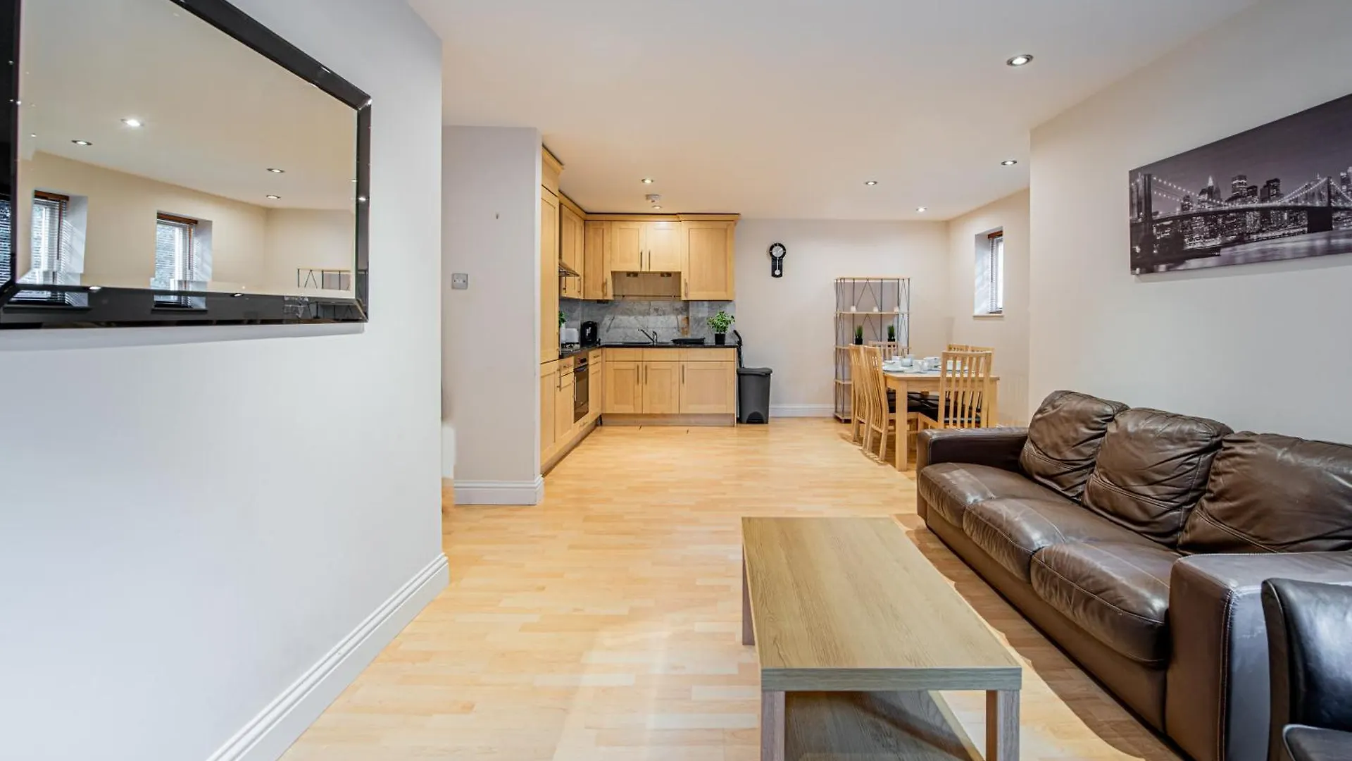 Homely 2 Bedroom Flat Near Tower Bridge contacts